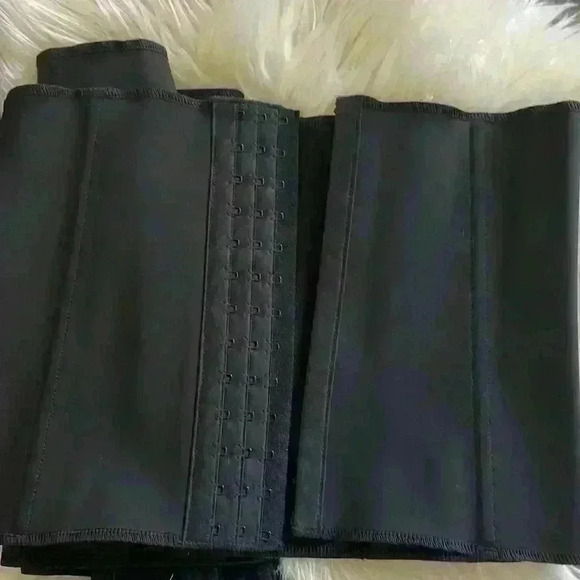 SKIMS- NWOT Waist Trainer Color Onyx Sizes M, L, 4X - Picture 4 of 7